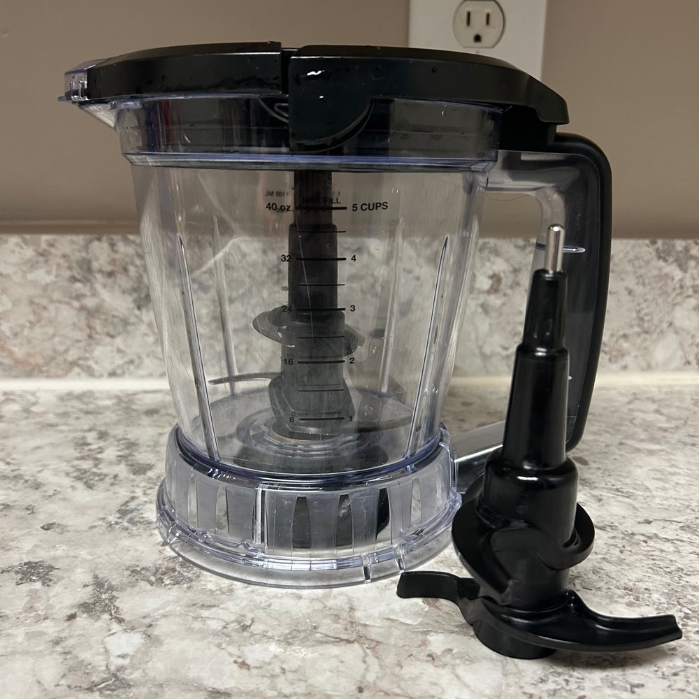 Ninja Food Processor Bowl 40 oz Clear Black 5 Cup Pitcher Lid Blade Assembly
